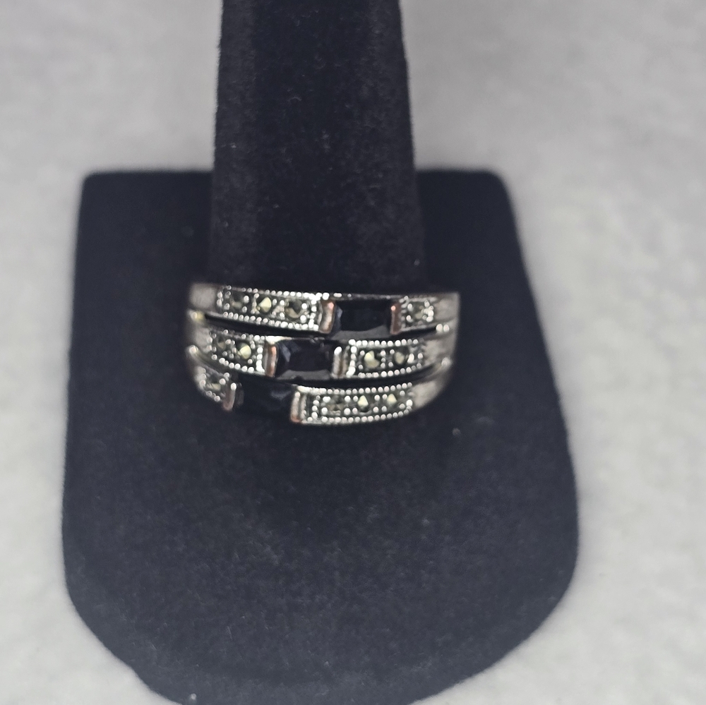 Silver tone faux onyx Marcasite ring. Size 8.6